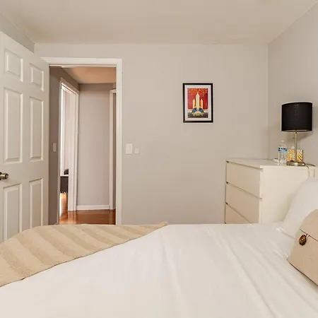 Stunning Home, Epic Game Room, Prime Location Villa Chicago