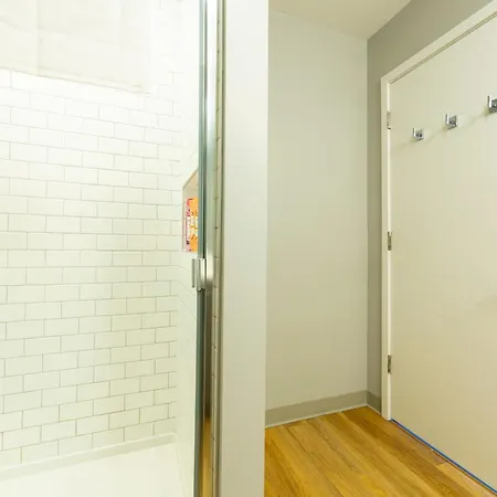 4br Modern Urban Escape Walk To Zoo Lakefront & Red Line Holiday home
