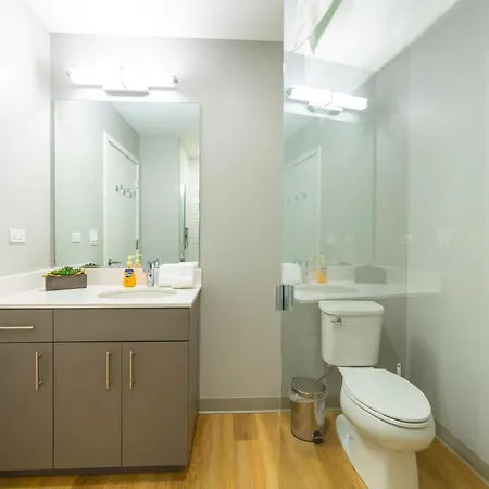 Modern 3br Near North Ave Shops Holiday home