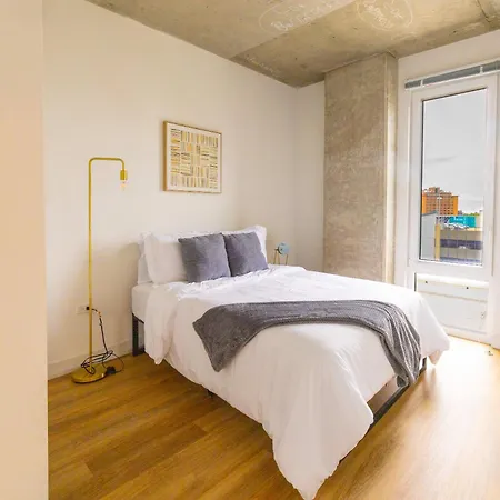 Holiday home 4br Modern Urban Escape Walk To Zoo Lakefront & Red Line