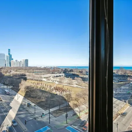 Downtown Views, Mich Ave, Museums 2bd- 2ba #10 Holiday home Chicago