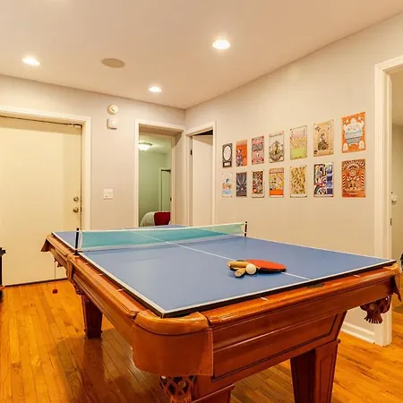 Stunning Home, Epic Game Room, Prime Location Chicago