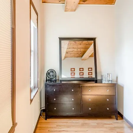 Stunning Home, Epic Game Room, Prime Location * Chicago