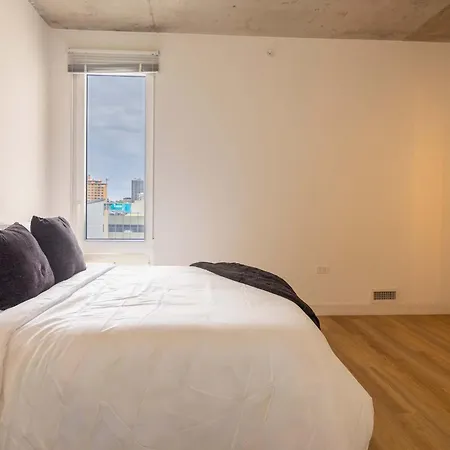 4br Modern Urban Escape Walk To Zoo Lakefront & Red Line Holiday home *