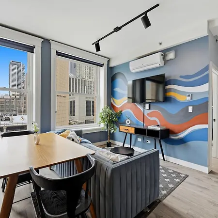 The Plymouth 3bd 4* Chicago