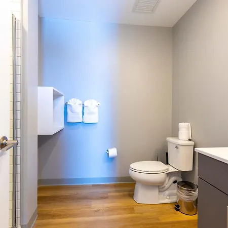 4br Modern Urban Escape Walk To Zoo Lakefront & Red Line *