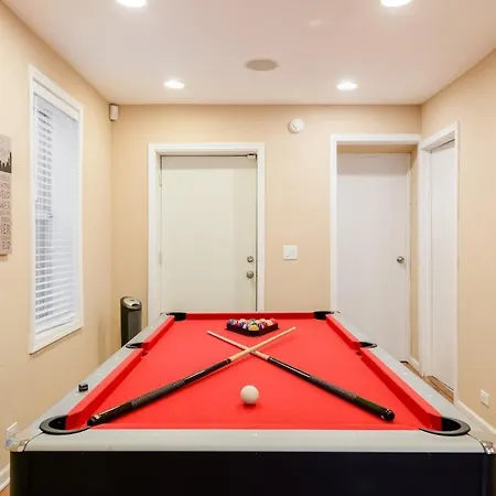 Villa Stunning Home, Epic Game Room, Prime Location Chicago