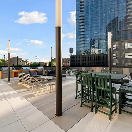 Holiday home Modern 3br Near North Ave Shops Chicago