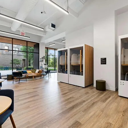Holiday home 4br Modern Urban Escape Walk To Zoo Lakefront & Red Line *