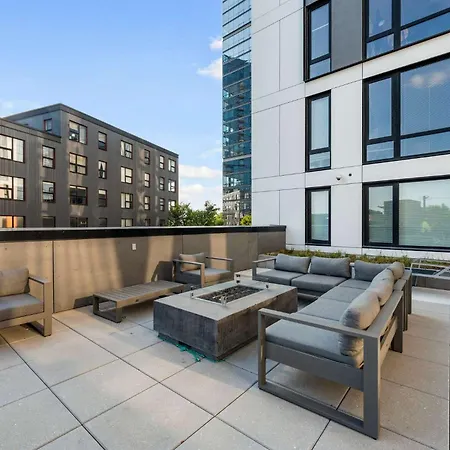 Holiday home Modern 3br Near North Ave Shops Chicago