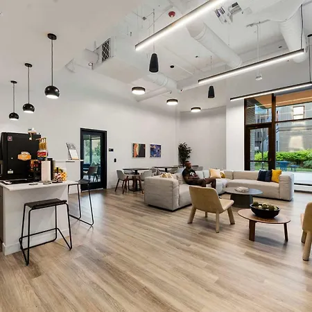 4br Modern Urban Escape Walk To Zoo Lakefront & Red Line Holiday home *