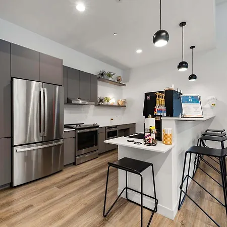 4br Modern Urban Escape Walk To Zoo Lakefront & Red Line * Chicago
