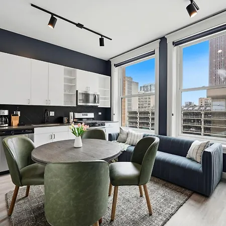 The Plymouth 3bd 4* Chicago