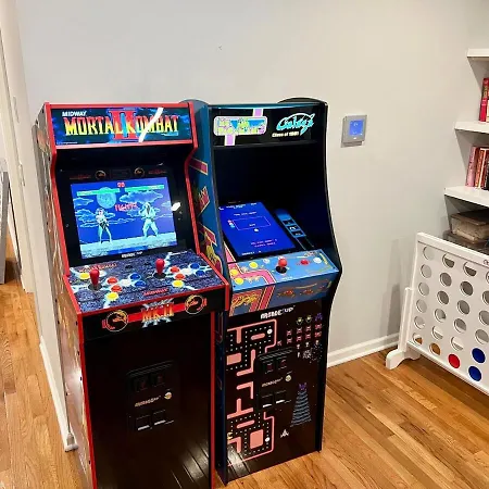 Stunning Home, Epic Game Room, Prime Location Villa *