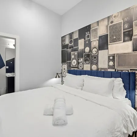 The Plymouth 3bd Chicago