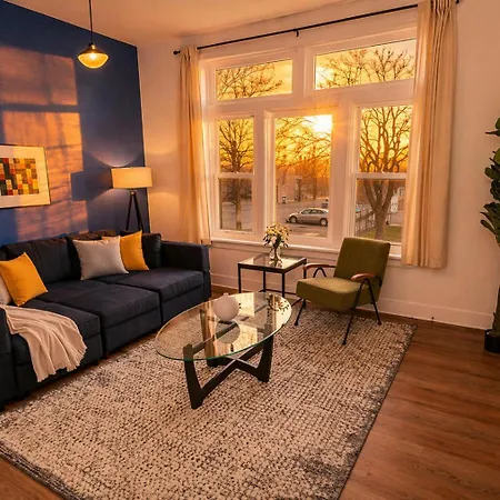Modern 3br King Near United Center Apartment