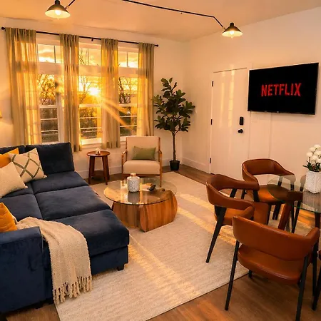 3br King Beds Sleeps 8 Near Humboldt Park Apartment Chicago