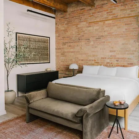 Livn West Loop King * Chicago