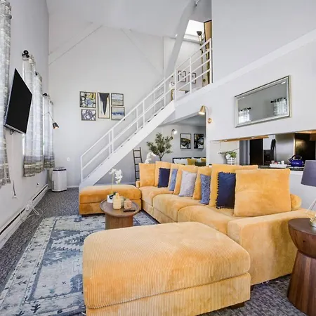 Downtown Penthouse I Vintage , Gym & Balcony #5 Apartment Chicago