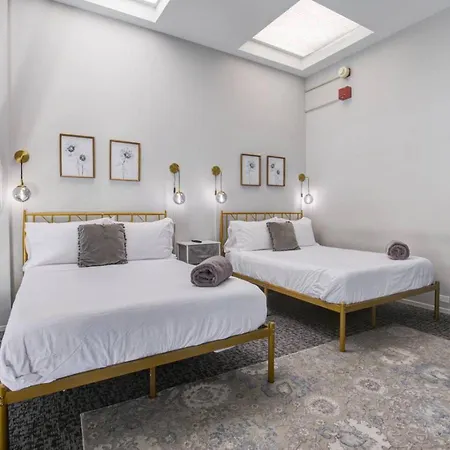 Downtown Penthouse I Vintage , Gym & Balcony #5 * Chicago