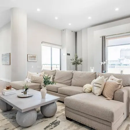 Apartment Downtown Penthouse Views Gym, Parking #1 *
