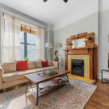 Secret Gallery On The Park - 2bd/1ba * Chicago