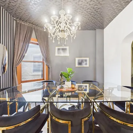 Wrigleyville Art Deco Executive Duplex Garage Apartment