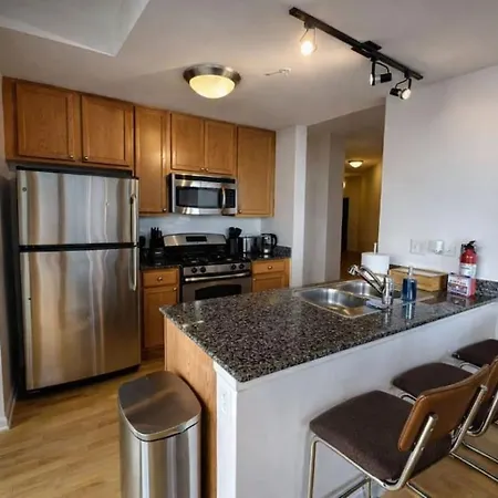 Grant Park 2br With Balcony Skyline View & Gym In Downtown