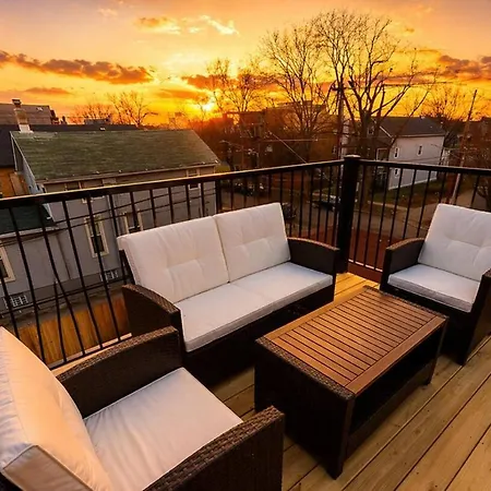 Apartment 3br Oasis Near Downtown & United Center *