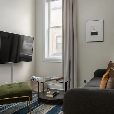 Flexhome East Village - Modern 2br - Quiet Street Apartment Chicago