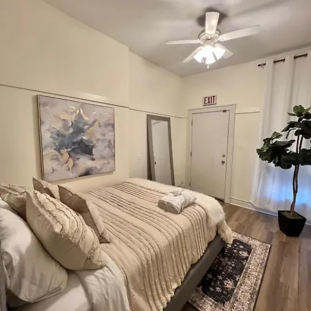 Elegant 3br River North Escape L Free Parking Chicago