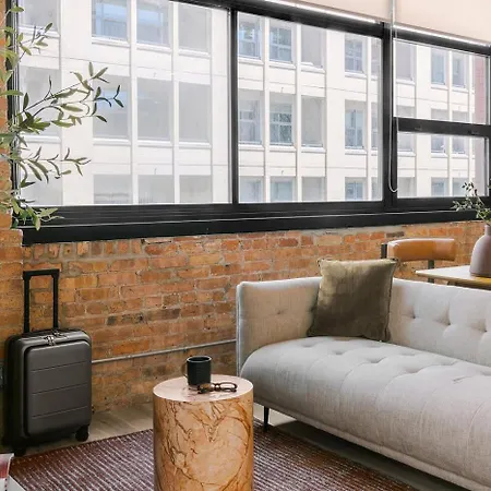 Livn West Loop 2 Bedroom View Apartment