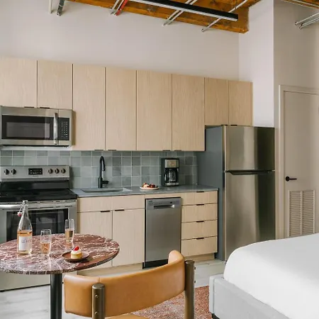 Livn West Loop Queen Superior Apartment Chicago