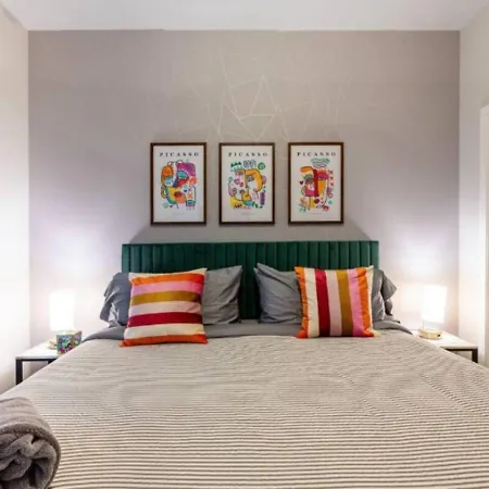 Apartment Sleep 14 Downtown, Vintage 5bd-2ba Gym & Patio