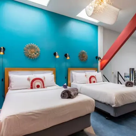 Sleep 25 - Huge Downtown Vintage Lofts, Balcony & Gym Chicago