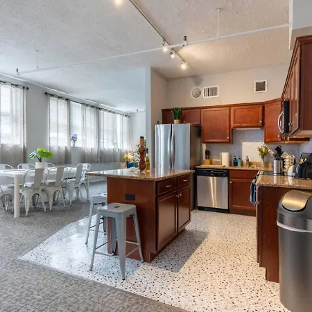 Spacious Downtwn Penthouse Vintage 3bd-gym & Balcony #2