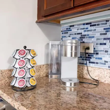 Sleep 25 - Huge Downtown Vintage Lofts, Balcony & Gym Apartment *