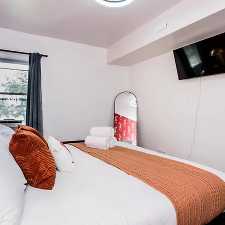 King Bed, Great Wifi, United Center, Walk To Train Apartment Chicago