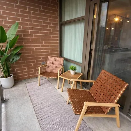 Grant Park 2br With Balcony Skyline View & Gym In Downtown Apartment