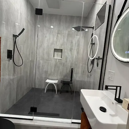 Living Like A Local In The Heart Of Bronzeville Apartment