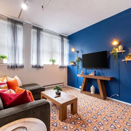 Downtown Penthouse, Vintage 2bd Gym #1 Apartment *