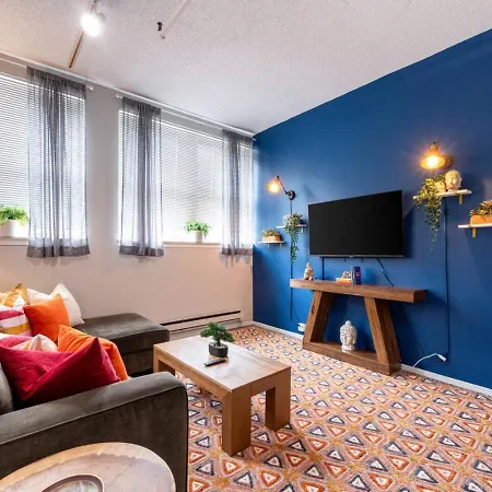 Apartment Sleep 14 Downtown, Vintage 5bd-2ba Gym & Patio