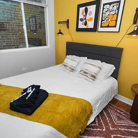 3br Oasis Near Downtown & United Center Apartment Chicago