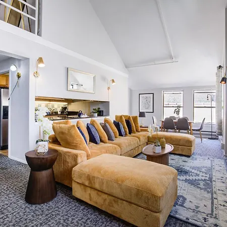 Downtown Penthouse I Vintage , Gym & Balcony #5 * Chicago