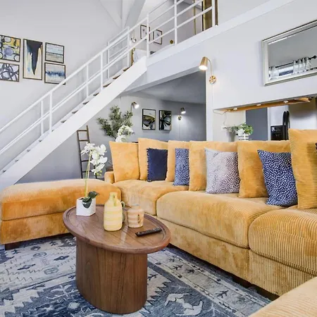Downtown Penthouse I Vintage , Gym & Balcony #5 * Chicago