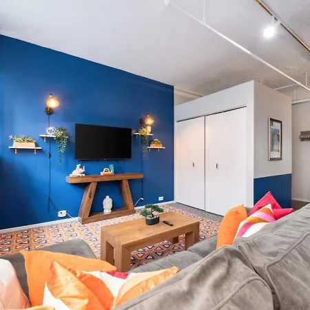 Downtown Penthouse, Vintage 2bd Gym #1