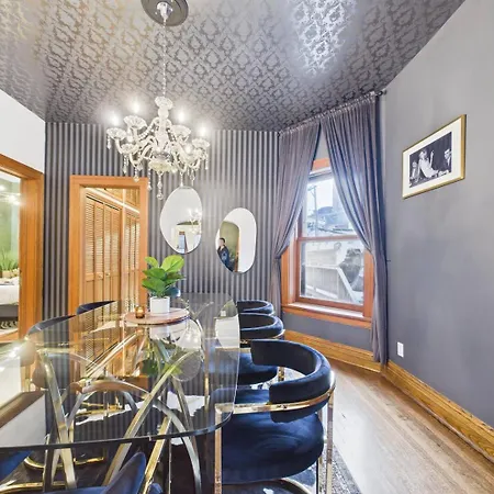 Wrigleyville Art Deco Executive Duplex Garage *