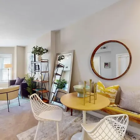 Chic River North Retreat *