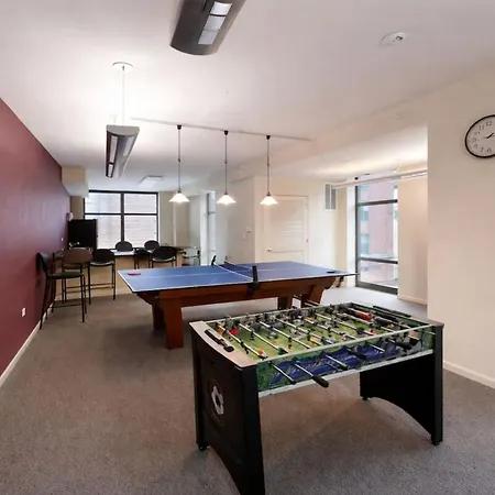 Apartment Grant Park 2br With Balcony Skyline View & Gym In Downtown *