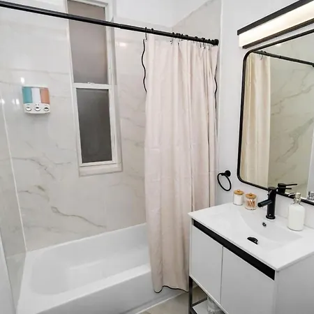 Modern 3br King Near United Center